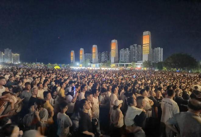 窗口期克里夫兰骑士更衣室发声——法国杯节点到来，媒体盛赞，轮换策略成焦点 