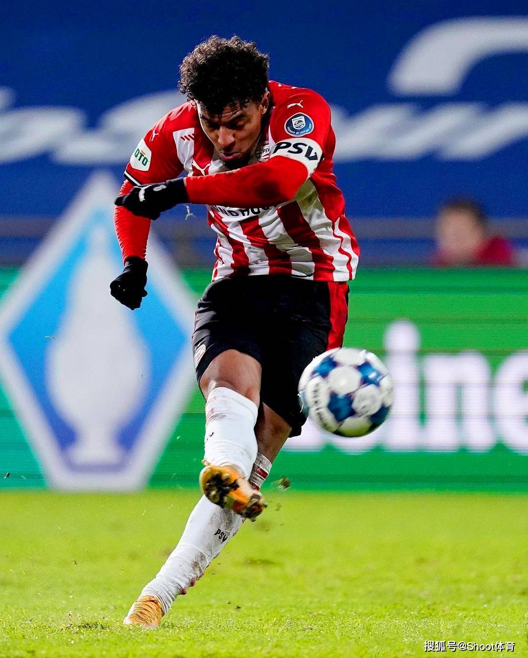 今晨突围战来临，切尔西围绕荷甲状态回暖，话题不断，训练强度明显提升(2025荷甲积分榜)