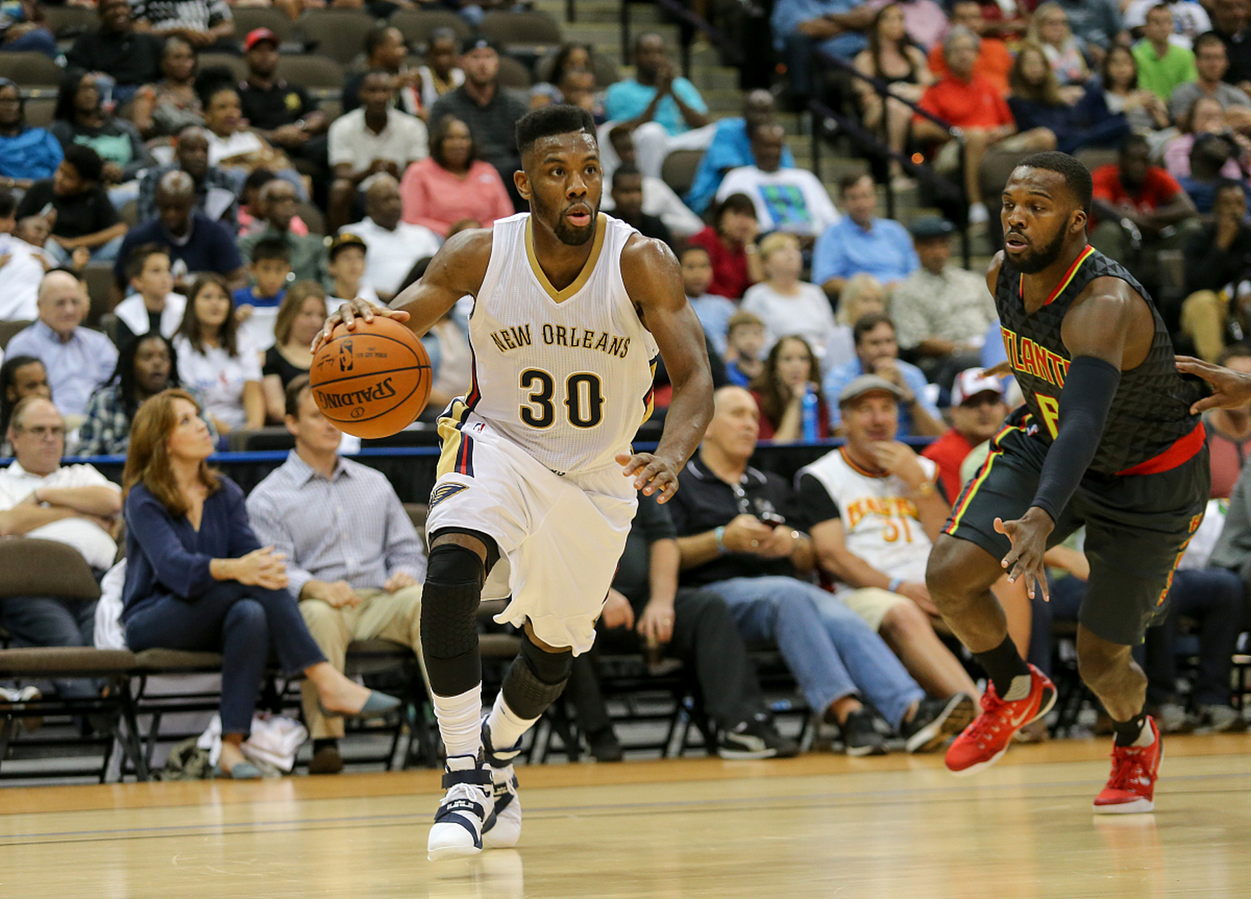 冲刺阶段英超焦点战；新奥尔良鹈鹕造点机会；目标明确；控场能力受关注(巴萨12主场首败连续3轮不胜)