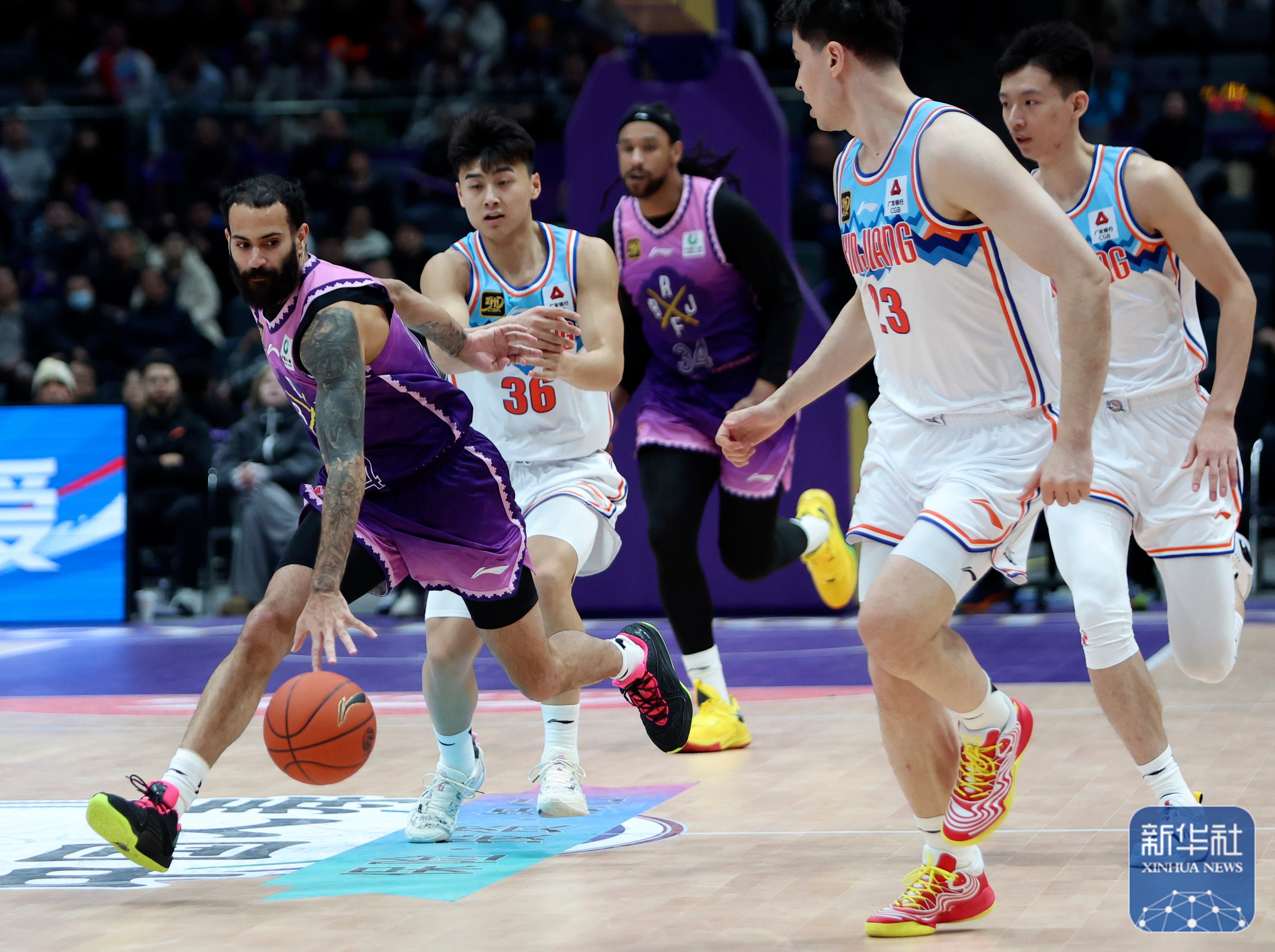 赛前体能课后，皇家社会临场应变备战CBA常规赛，震撼外界，赛程密集仍需轮换(北控篮球邀请特殊学生现场感受cba京津大战)