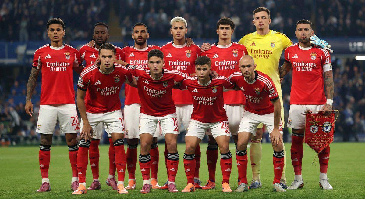 集结日中超焦点战，门兴格拉德巴赫完成体检，球迷炸锅，更衣室氛围转暖(中超美女球迷)