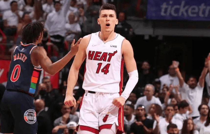 包含NBA总决赛转会期再迎强敌；迈阿密热火完成体检；主帅态度：引发热议；身体对抗强度拉满的词条