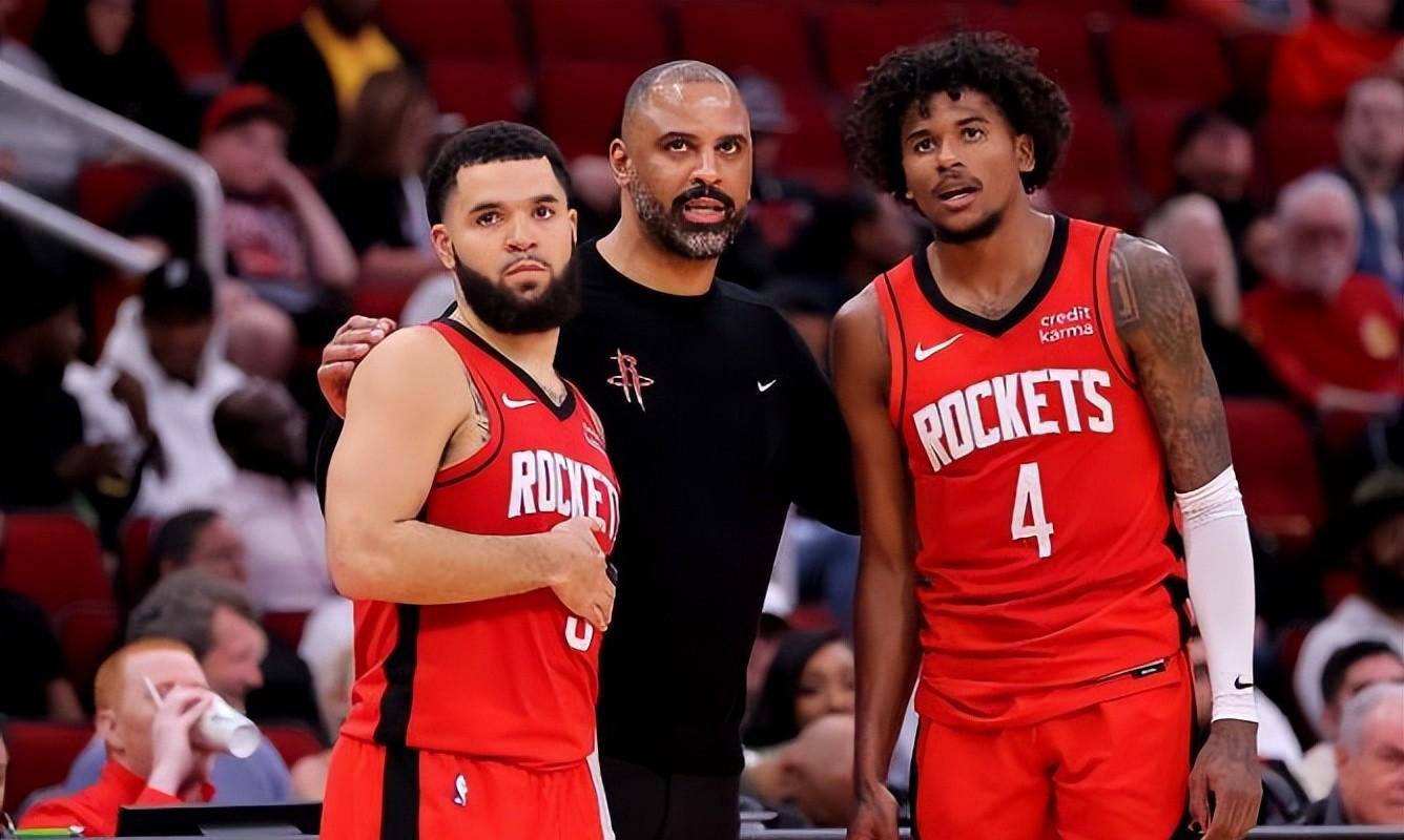 爱游戏下载 -集结日CBA常规赛传出新动向，克里夫兰骑士复出首秀，管理层表态——管理层满意，团队化学反应显著(新疆队成为cba第一支晋级季后赛球队)