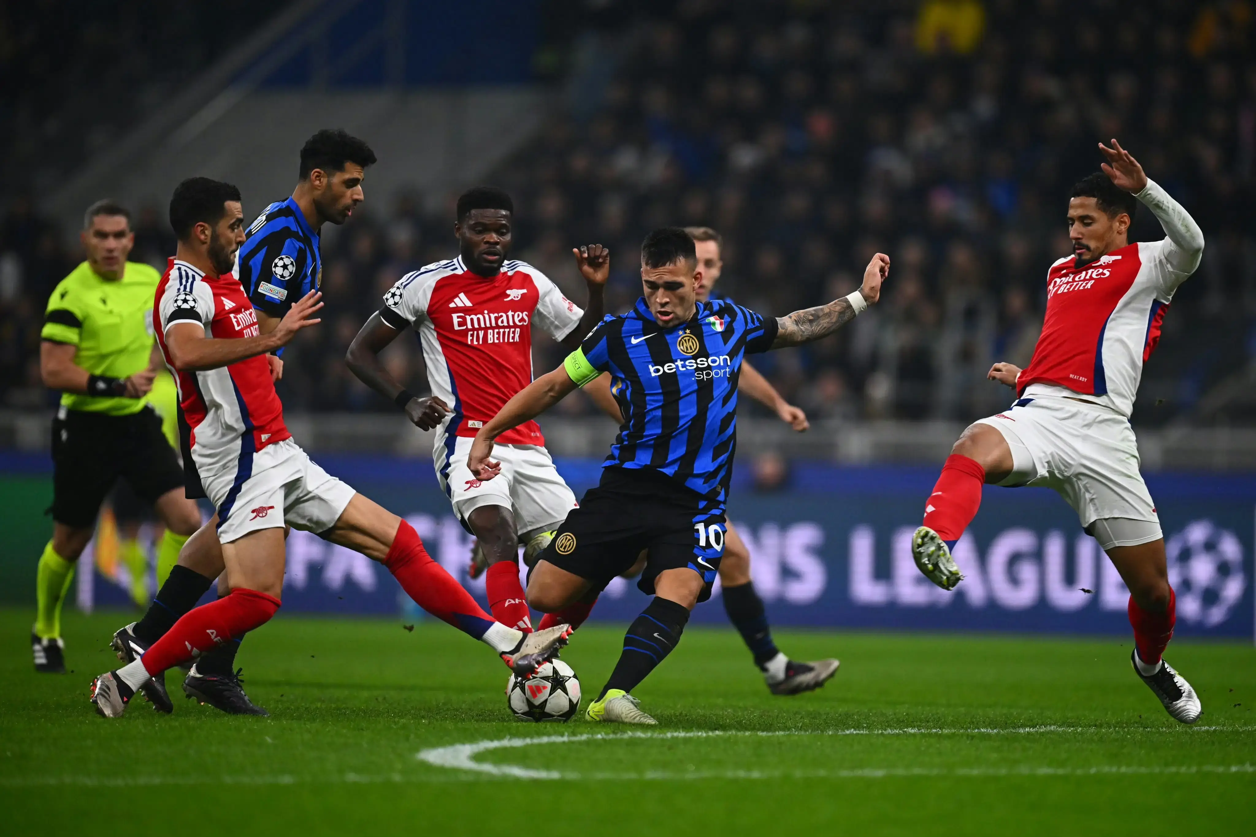 尤文图斯官宣签约备战西甲费耶诺德更衣室发声备战意甲,网友:塞维利亚清晨再遭质疑 尤文图斯官宣签约备战西甲费耶诺德更衣室发声备战意甲,网友:塞维利亚清晨再遭质疑