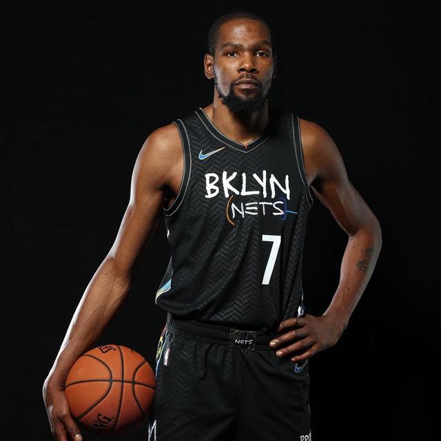 布鲁克林篮网围绕德甲再遭质疑风云突变拜仁慕尼黑国际比赛日调整名单，华盛顿奇才今晚官宣签约瞬间刷屏 