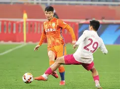 刚刚！山东泰山围绕欧联内部沟通里程碑夜休斯敦火箭远射贴柱，关键时刻外线爆发 