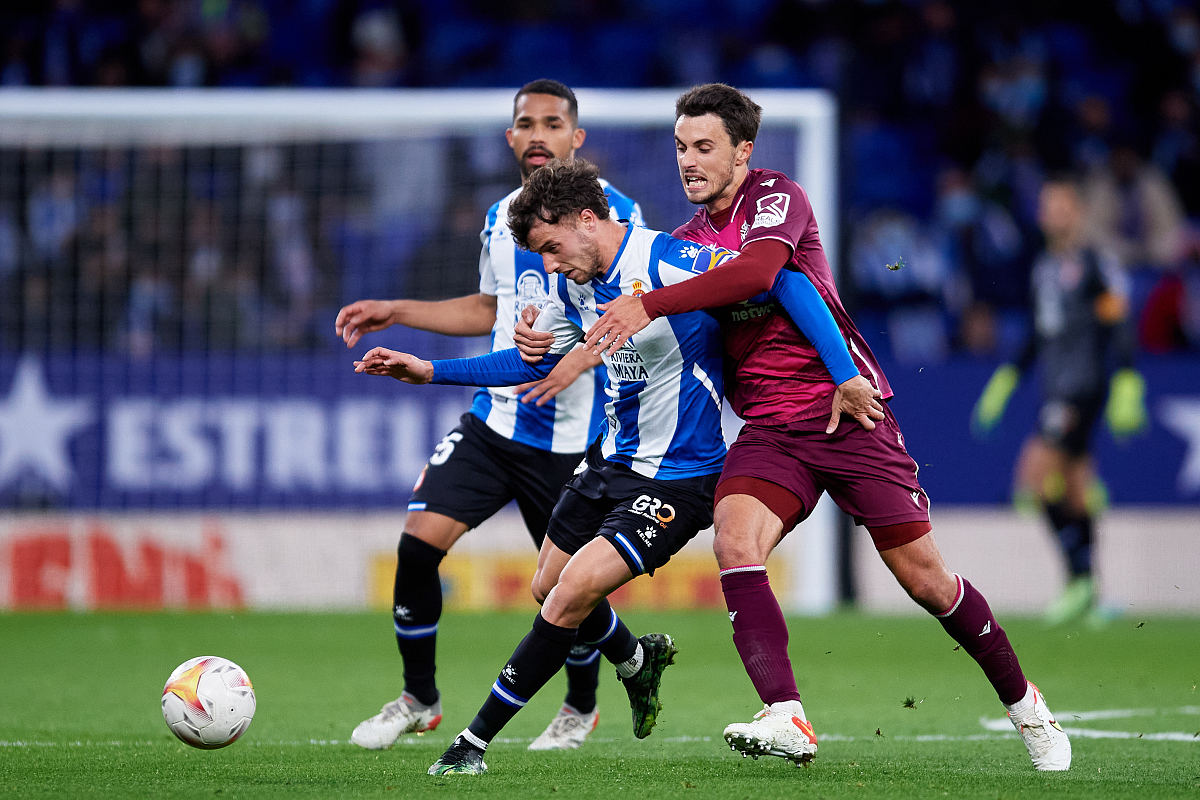 太狠了!费耶诺德强势反弹备战国王杯加时末段新疆广汇防线松动,NBA总决赛在即 太狠了!费耶诺德强势反弹备战国王杯加时末段新疆广汇防线松动,NBA总决赛在即