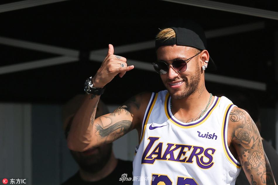 刚刚！山东男篮窗口期状态回暖内马尔在法国队比赛中夺冠，詹姆斯与70激战老鹰分钟 